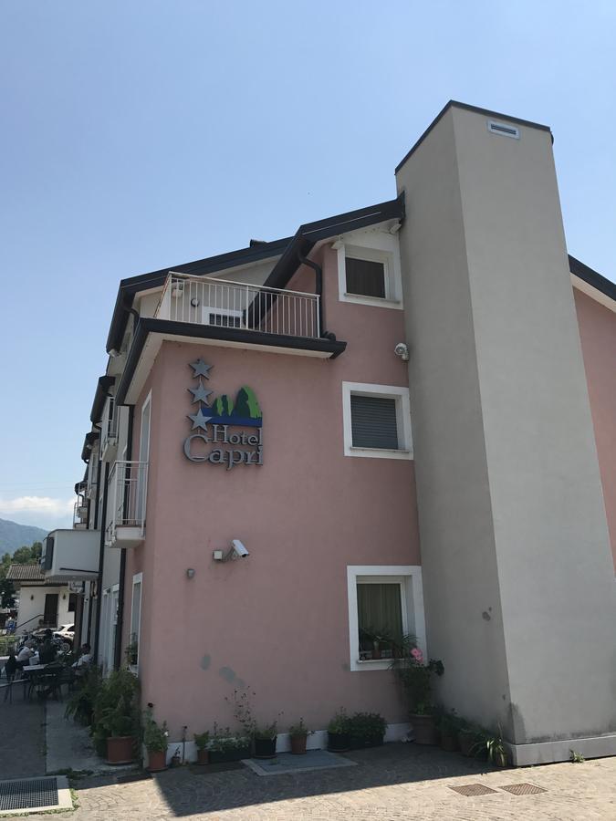 Hotel Capri Ponte nellʼAlpi エクステリア 写真